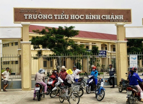 Phụ huynh bắt cô giáo quỳ xin lỗi: Bộ Giáo dục yêu cầu xử lý nghiêm