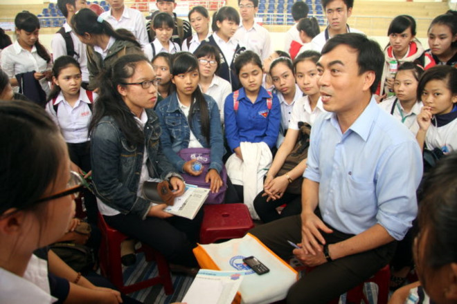 Lý do gì khiến hàng nghìn sinh viên buộc thôi học ở Sài Gòn?