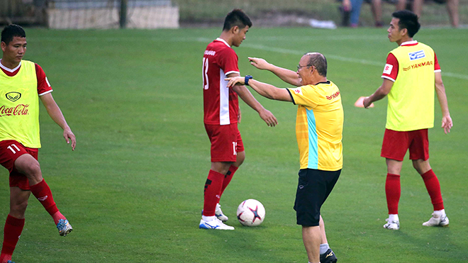 Đội tuyển Việt Nam tụt xuống vị trí thứ 3 của bảng A tại AFF Cup 