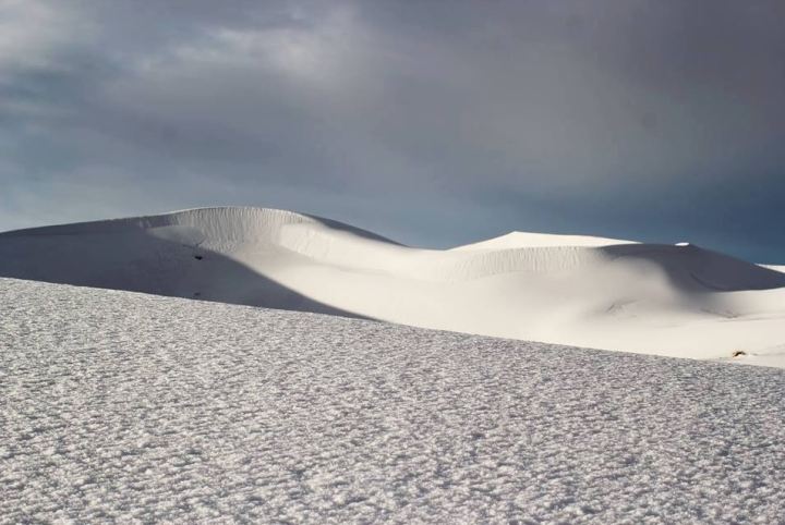 Kỳ thú: Tuyết phủ trắng sa mạc Sahara - Sa mạc nóng nhất thế giới