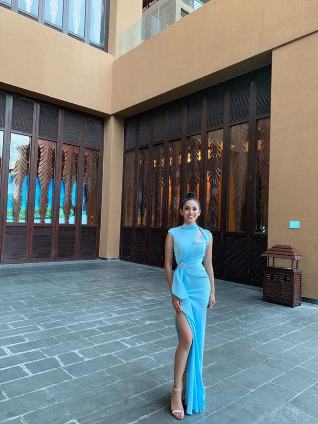 Tiểu Vy đẹp lấn át đội hình gái xinh đêm tiệc tại Miss World 2018