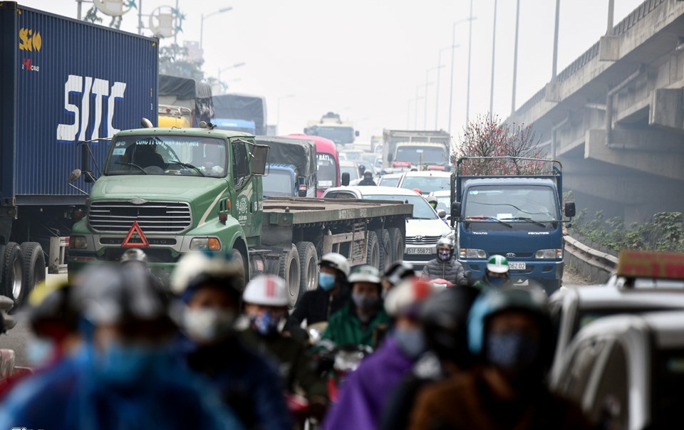 25 Tết, cửa ngõ giao thông thành phố hoàn toàn tê liệt