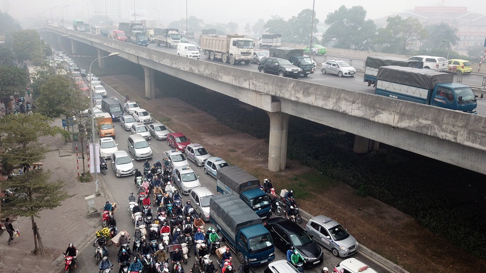 25 Tết, cửa ngõ giao thông thành phố hoàn toàn tê liệt