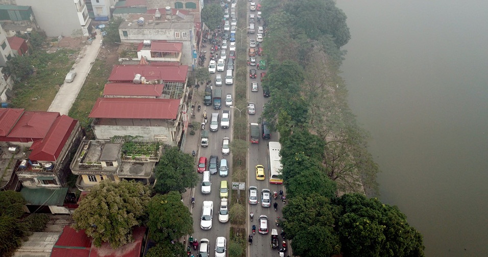 25 Tết, cửa ngõ giao thông thành phố hoàn toàn tê liệt