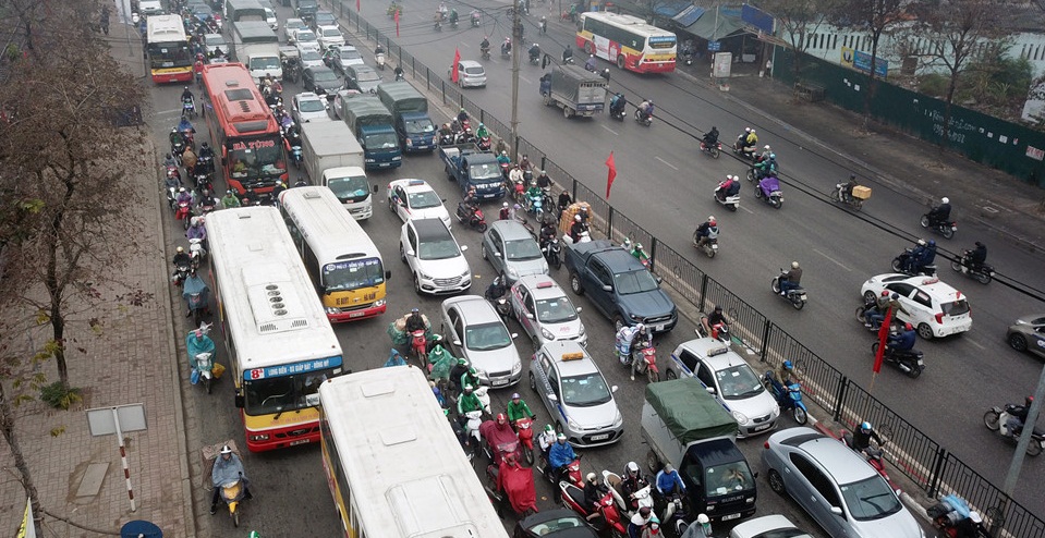 25 Tết, cửa ngõ giao thông thành phố hoàn toàn tê liệt