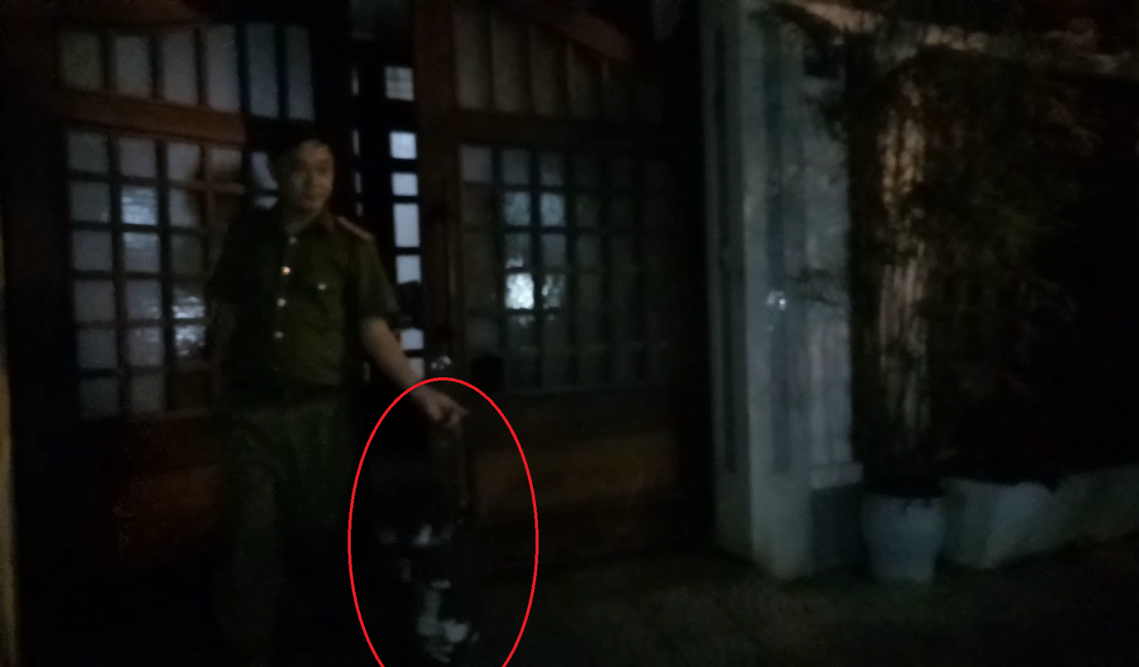 Valy bí ẩn cảnh sát mang khỏi nhà nguyên Chánh VP Thành ủy Đà Nẵng