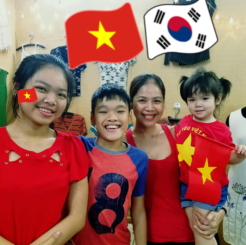 Người dân đổ ra đường ăn mừng  Việt Nam vô địch AFF Cup 2018