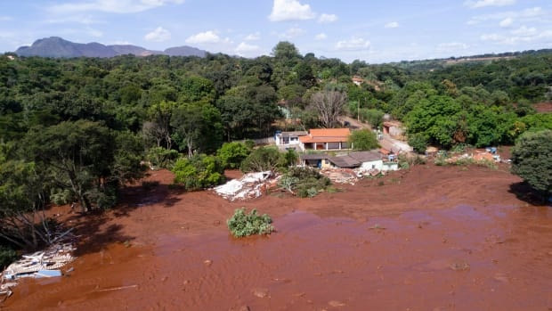 Vỡ đập ở Brazil, 7 người chết và 150 người mất tích