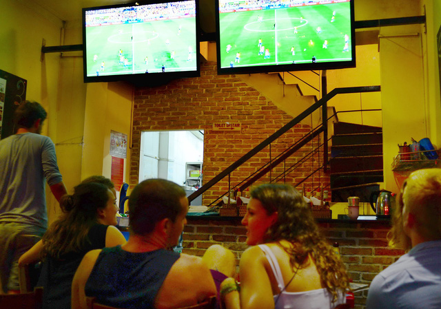 Tin mới vụ chiếu bóng đá World Cup ở quán cà phê phải xin phép FIFA