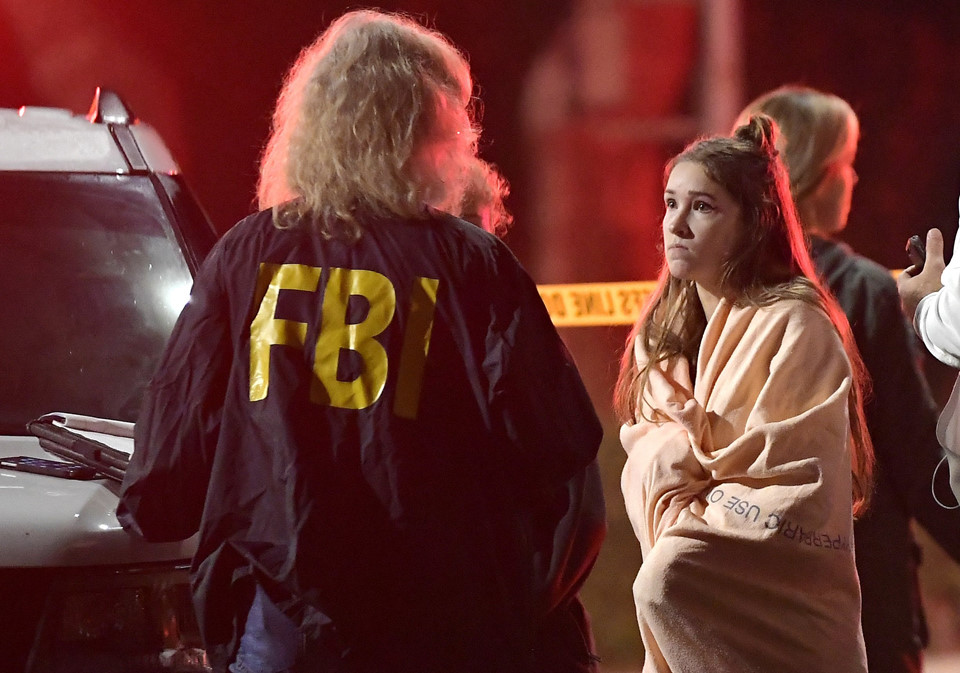 Nhân chứng kể phút nghi phạm xả súng quán bar Mỹ, 12 người chết