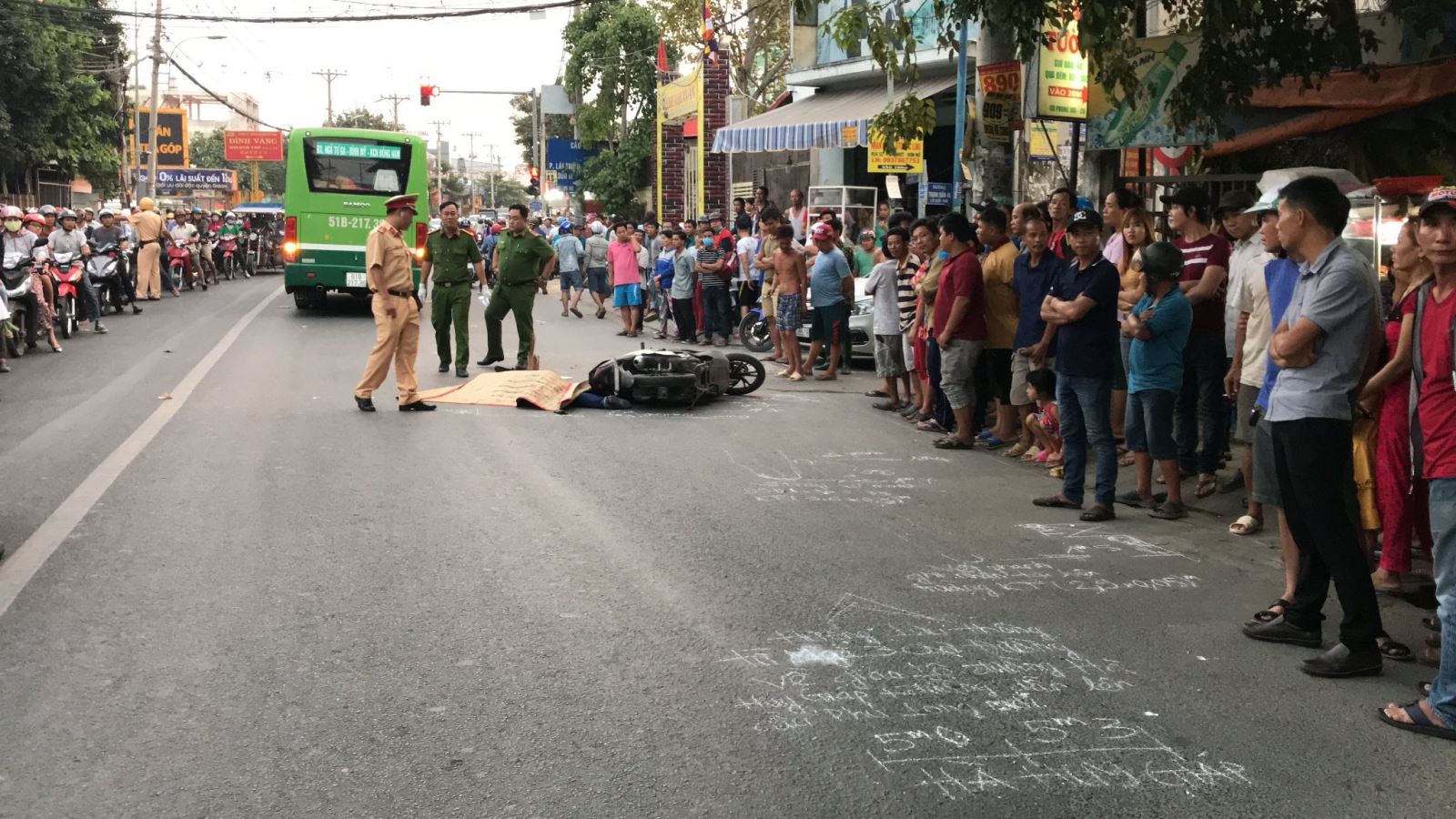 TP.HCM: Người đàn ông bị xe bus cán tử vongk khi đi làm về 