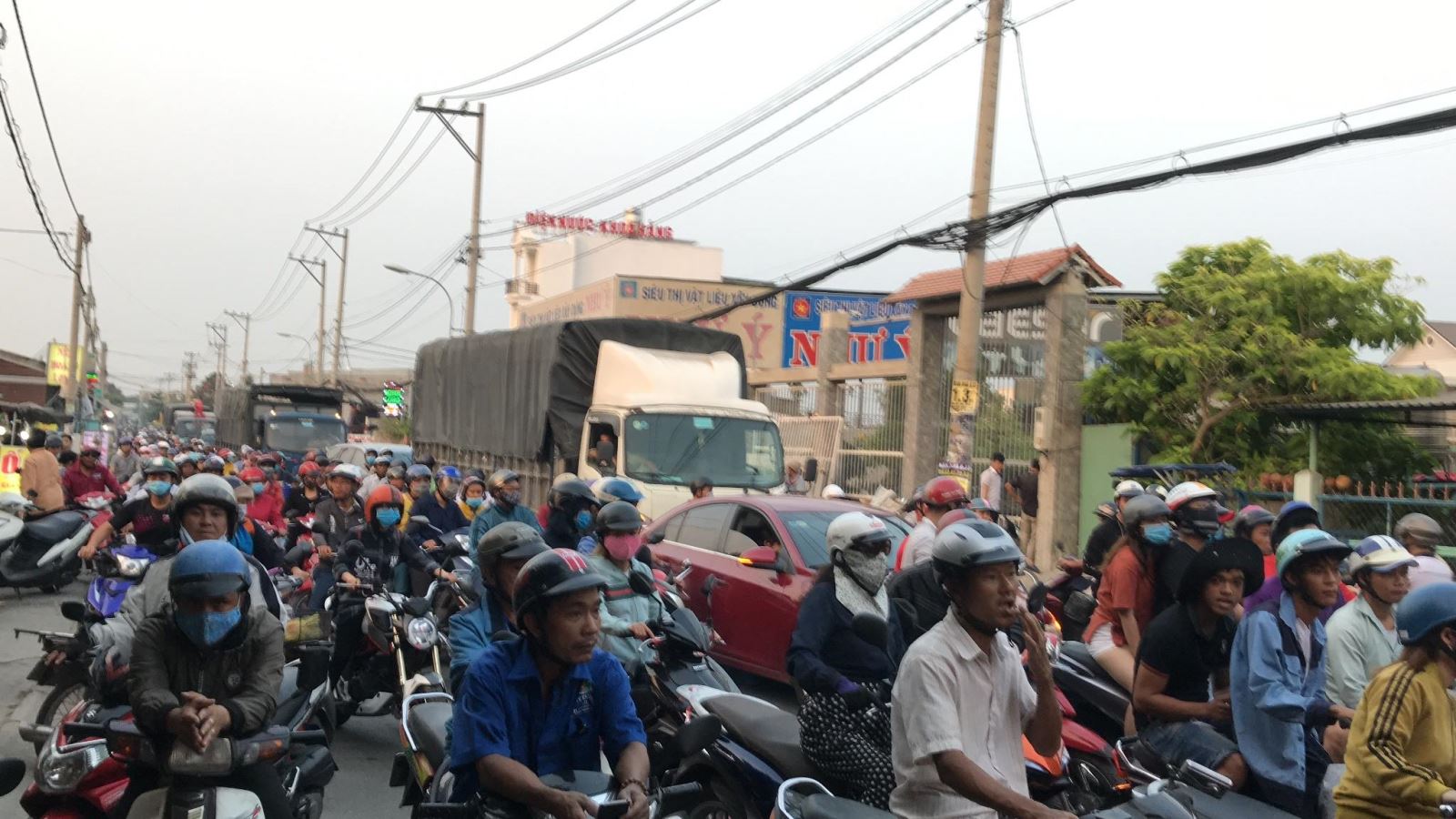 TP.HCM: Người đàn ông bị xe bus cán tử vongk khi đi làm về 