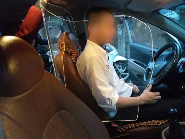 Vụ xe taxi lắp khoang chắn bảo vệ: Cục Đăng kiểm nói gì?