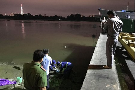 Phát hiện một thi thể nam giới trôi trên sông Sài Gòn