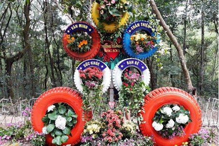 Lung linh đường hoa dài 1km chuẩn bị lễ hội hòn Trống–Mái ở phố biển Sầm Sơn