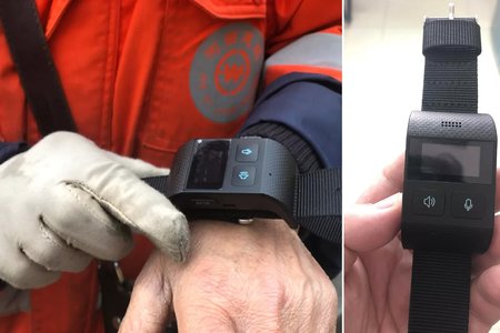 Công ty vệ sinh Trung Quốc trang bị vòng đeo tay GPS cho nhân viên