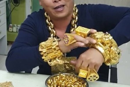 Phúc 'XO' khai đeo vàng giả để quảng cáo việc kinh doanh