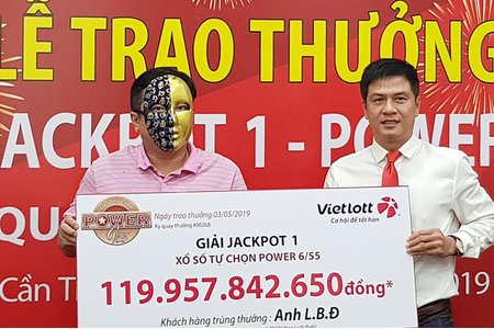 Chủ doanh nghiệp ở Cà Mau trúng jackpot Vietlott 120 tỷ đồng