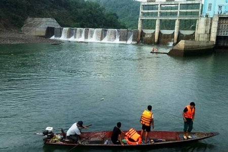 Thủy điện mở cửa xả nước, 1 người đàn ông tử vong