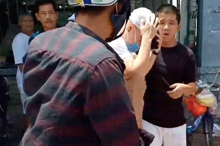 Lê Dương Bảo Lâm bị đánh giữa phố khi làm từ thiện
