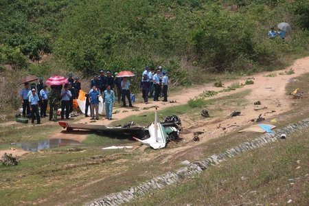 Đưa thi thể 2 phi công hy sinh trong vụ máy bay rơi ở Khánh Hòa về Bệnh viện Quân y 87