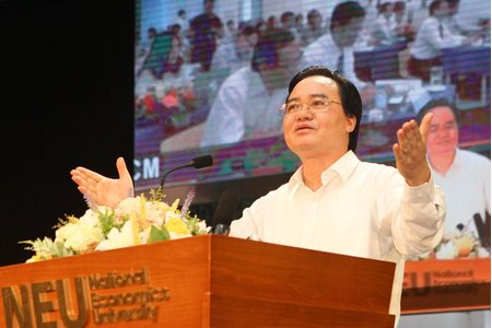 Bộ trưởng Phùng Xuân Nhạ băn khoăn khi nhiều trường chỉ chăm đầu vào bỏ ngỏ đầu ra