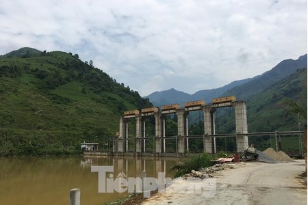 Nhà máy thủy điện nghìn tỷ xây dựng không phép ở Lào Cai