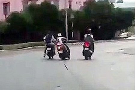Bắt giữ nhóm đối tượng giả danh cảnh sát để cướp xe máy trong đêm