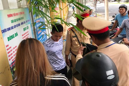 Thanh niên chở bạn gái đi chơi rồi tông CSGT chấn thương ở Đà Nẵng