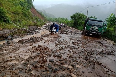 Thanh Hóa: Giao thông ách tắc, thiệt hại sau lũ hàng trăm tỷ đồng