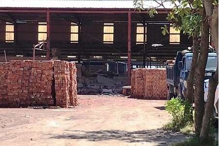Nghệ An: Sập tường lò gạch, 4 người bị thương