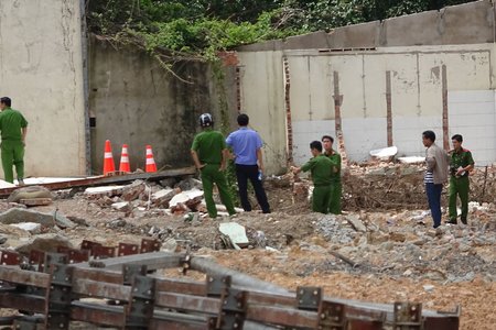 Tháo dỡ nhà xưởng bức tường bất ngờ đổ sập, hai công nhân tử vong tại chỗ