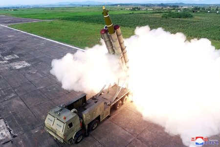 Triều Tiên thử nghiệm thành công tên lửa đa nòng siêu lớn mới