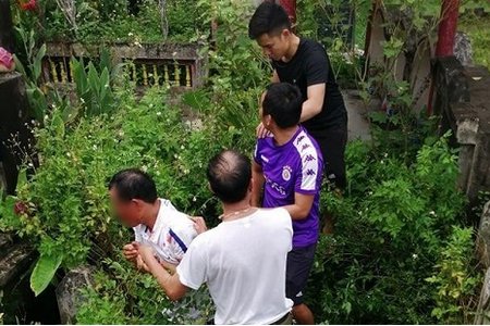 Vụ dân vây bắt người đàn ông có biểu hiện nghi bắt cóc trẻ ở Hà Nội: Đối tượng khai nhận gì?