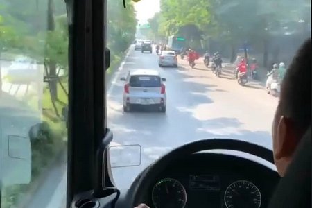 Danh tính tài xế ô tô cản đường xe cứu hoả đi chữa cháy ở Hà Nội
