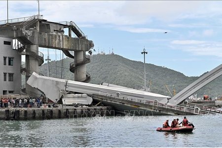 Cầu vòm nổi tiếng ở Đài Loan bất ngờ đổ sập