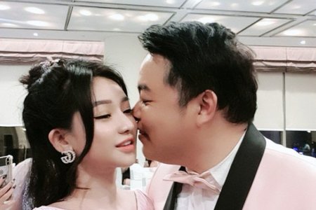 Quang Lê lên tiếng về ảnh hôn má, tình tứ với vợ cũ của Hồ Quang Hiếu