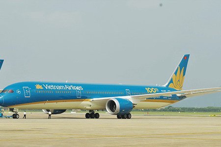 Máy bay Vietnam Airlines bị chảy dầu tại sân bay Tân Sơn Nhất
