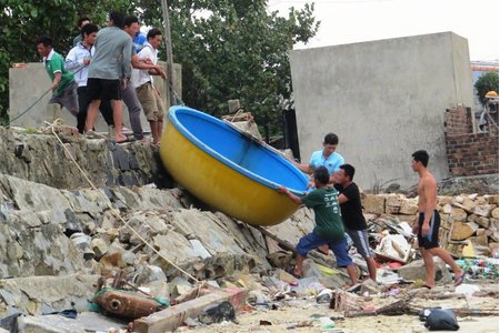 Phú Yên, Khánh Hòa: Chủ động di dời hàng ngàn người dân ra khỏi vùng nguy hiểm trước khi bão số 6 đổ bộ