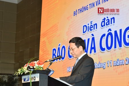 Bộ trưởng Nguyễn Mạnh Hùng: Bộ TT&TT luôn coi trọng đào tạo vì một nền báo chí xuất sắc!