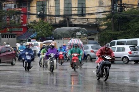 Dự báo thời tiết (18/11): Hà Nội chuyển lạnh kèm mưa rào