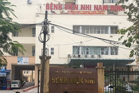 Vụ ăn bớt thuốc của bệnh nhi ở Nam Định: Thêm 2 điều dưỡng bị cấm khỏi nơi cư trú