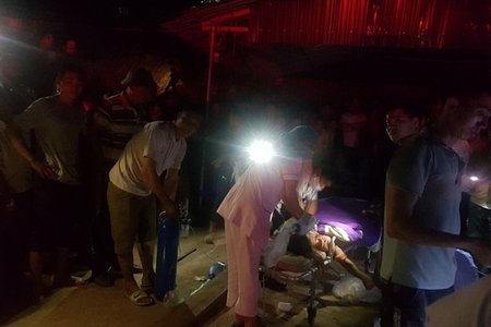 Quảng Ninh: Xe ô tô chở đất đè sập nhà dân, hai mẹ con tử vong thương tâm