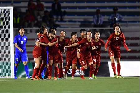 Tập đoàn Hưng Thịnh thưởng 1 tỷ đồng cho Đội tuyển bóng đá nữ Việt Nam