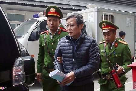 Hai cựu bộ trưởng Trương Minh Tuấn và Nguyễn Bắc Son xuất hiện tiền tụy tại ngày hầu tòa