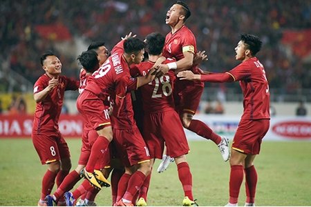 ĐT Việt Nam bỏ xa 'kình địch' Thái Lan trên BXH FIFA