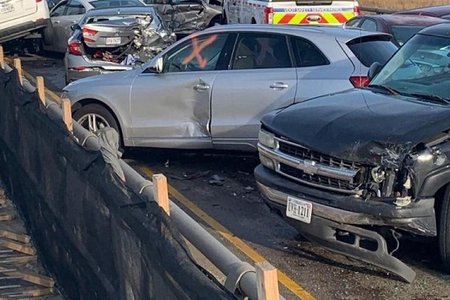 63 ô tô đâm liên hoàn trên đường cao tốc ở Mỹ, 35 người bị thương