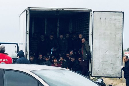 Phát hiện 11 người nhập cư trong xe đông lạnh tại Đức