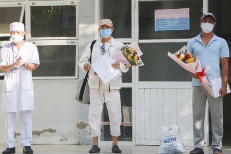 Ninh Thuận: Hai bênh nhân 61 và 67 đã khỏi bệnh và được xuất viện