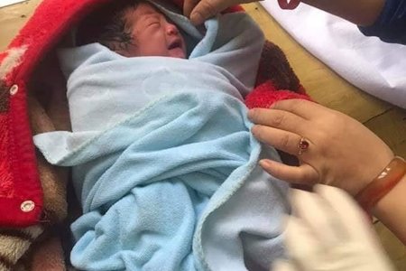 Vụ bé sơ sinh bị bỏ rơi trong nhà nghỉ: Truy xét camera tìm người phụ nữ bí ẩn